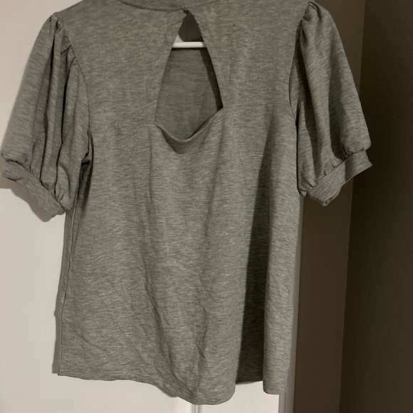 Skonhet Women’s M Gray Short Sleeved Pearl Shirt Knot Front Open Back - Picture 6 of 9